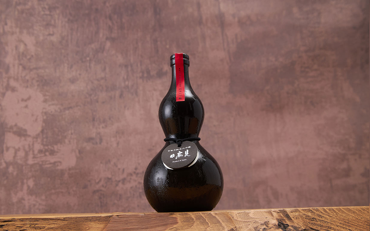 日高見 純米大吟醸 中取 黒の瓢箪ボトル